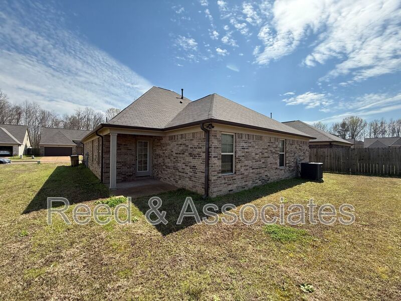 SPACIOUS 4 BEDROOM CORDOVA HOME! property image