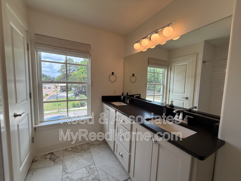 Spacious 3-Bedroom - Copper Young Area property image
