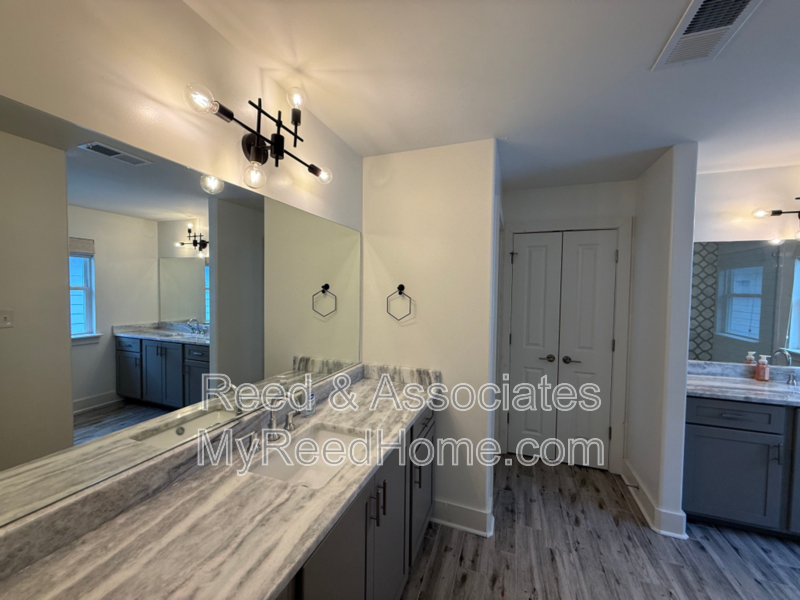 Spacious 3-Bedroom - Copper Young Area property image