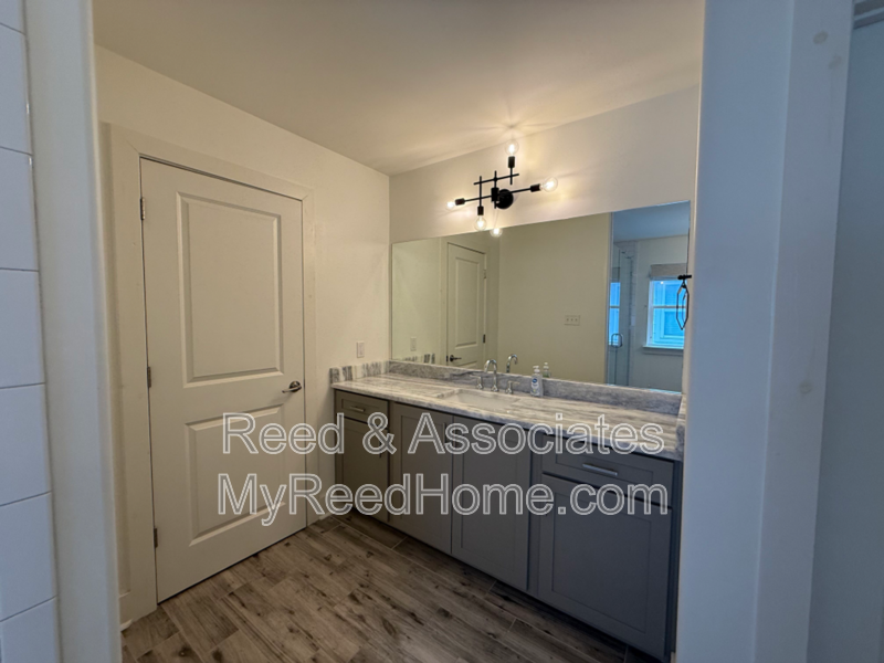 Spacious 3-Bedroom - Copper Young Area property image