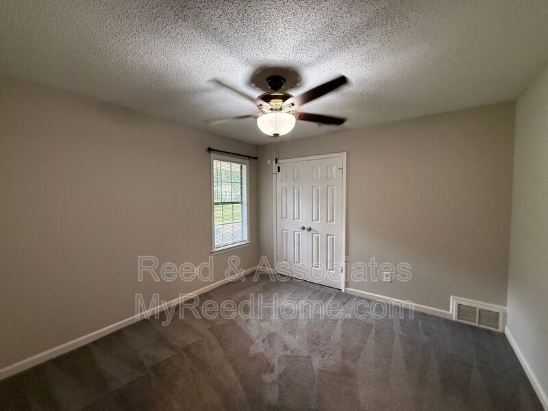 3040 Delvan Cv property image