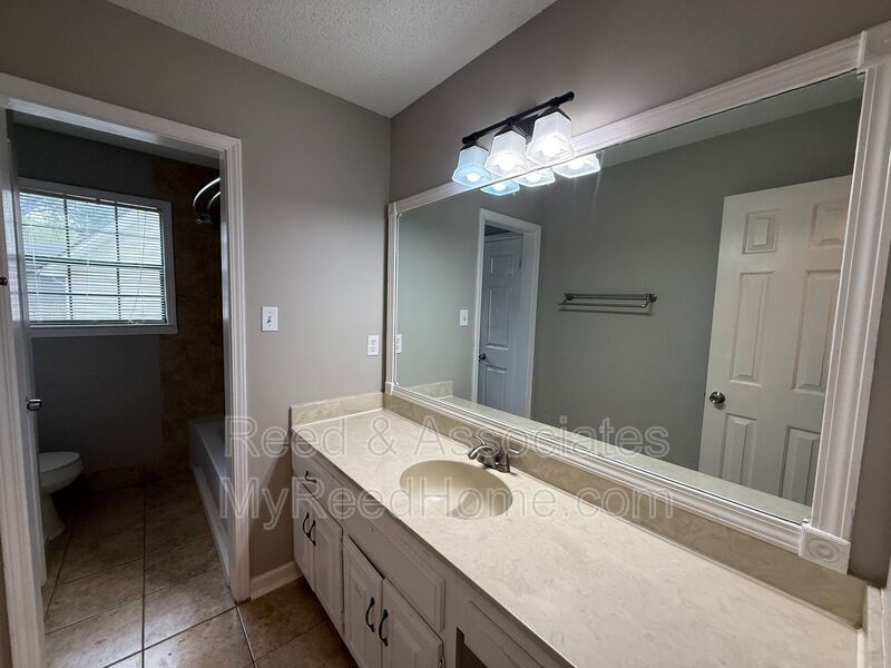 3040 Delvan Cv property image