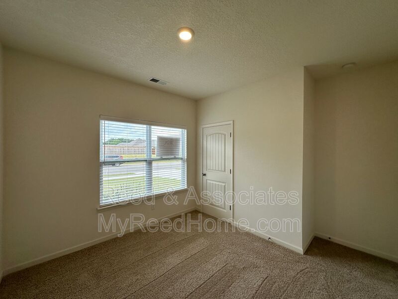 4-Bedroom in OAKLAND, TN property image