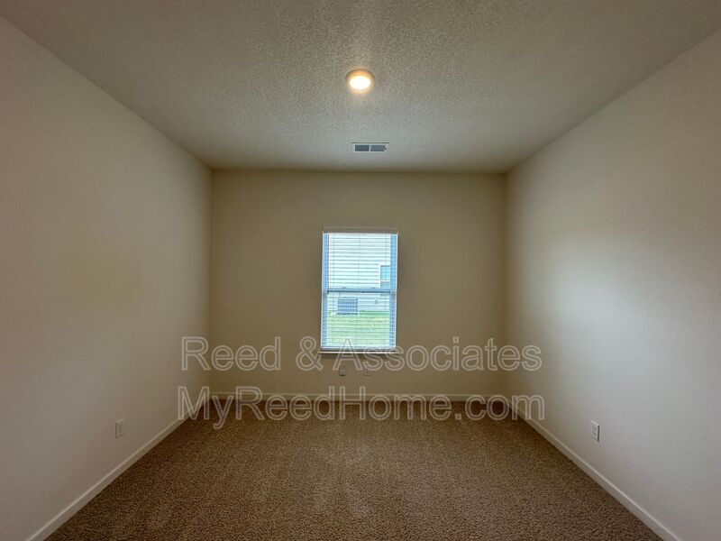 4-Bedroom in OAKLAND, TN property image