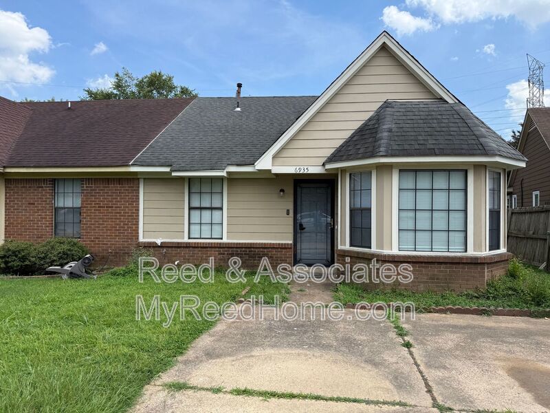 Cozy 2 Bed, 1 Bath Home with Spacious Yard property image