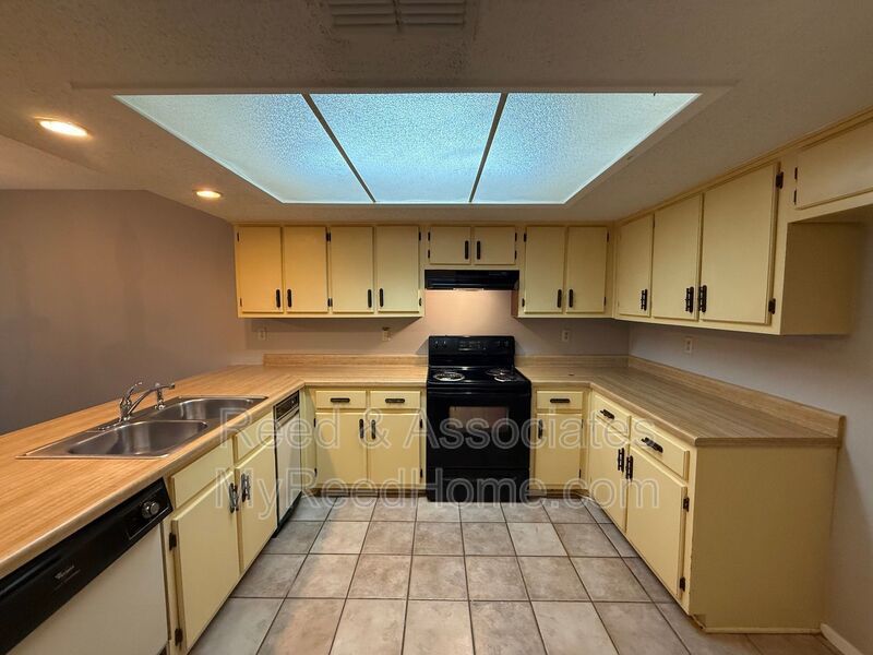 Charming 2BR Townhome in East Memphis property image