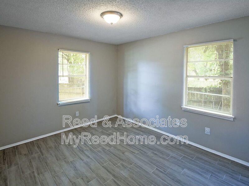 Charming 4-Bedroom Home with Large Yard property image