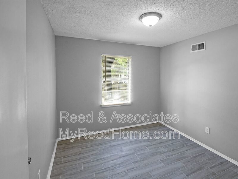 Charming 4-Bedroom Home with Large Yard property image