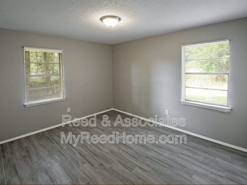 Charming 4-Bedroom Home with Large Yard property image