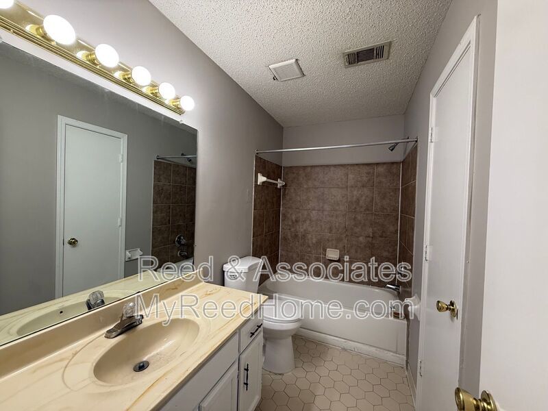 Spacious Home Located in Quiet Cove! property image