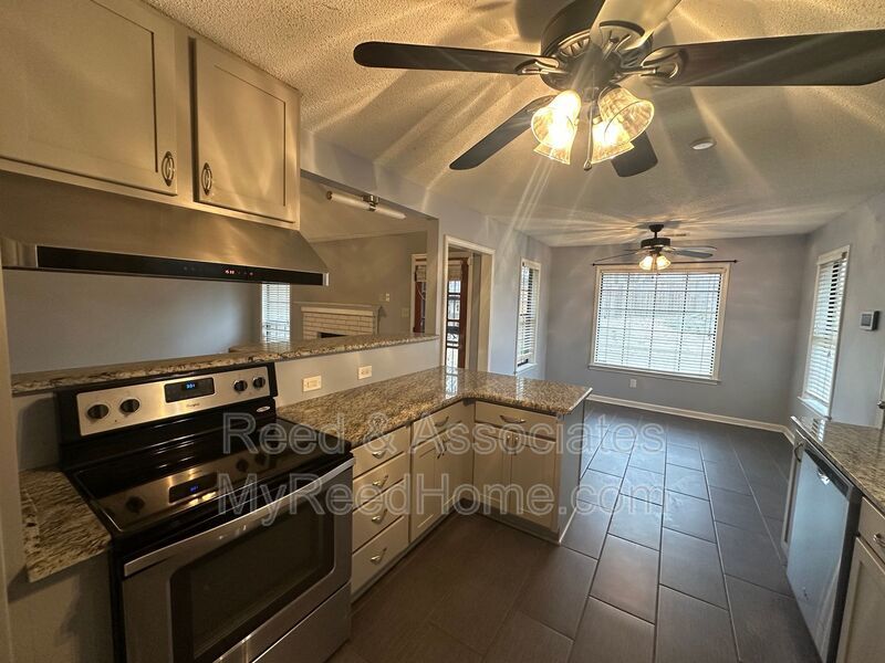 Spacious: 3 Bedroom in Bartlett! property image