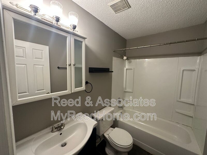 Spacious: 3 Bedroom in Bartlett! property image