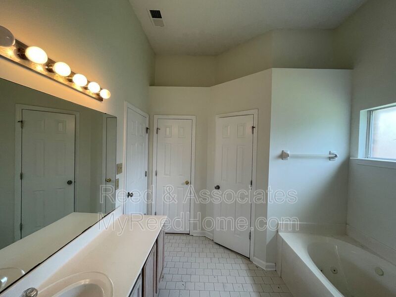 1490 Estacada Way property image