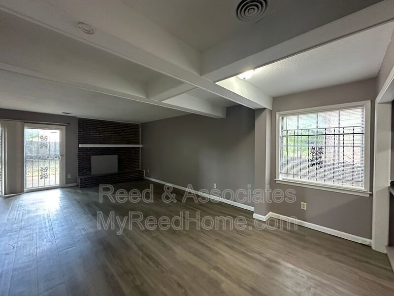 2 Bedroom in Colonial - Yorkshire property image