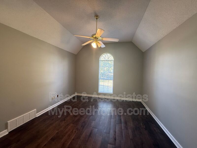 Just Minutes Away from Oakland Elementary! property image