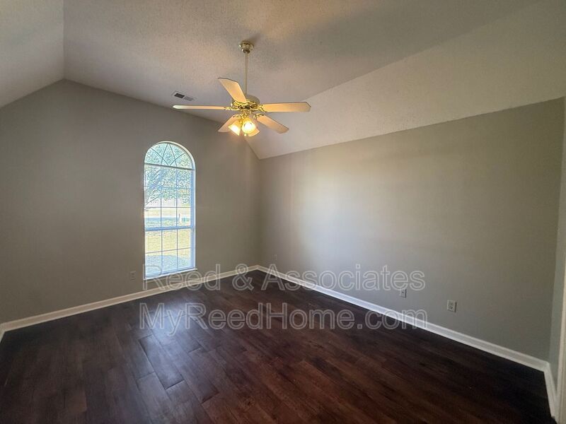 Just Minutes Away from Oakland Elementary! property image